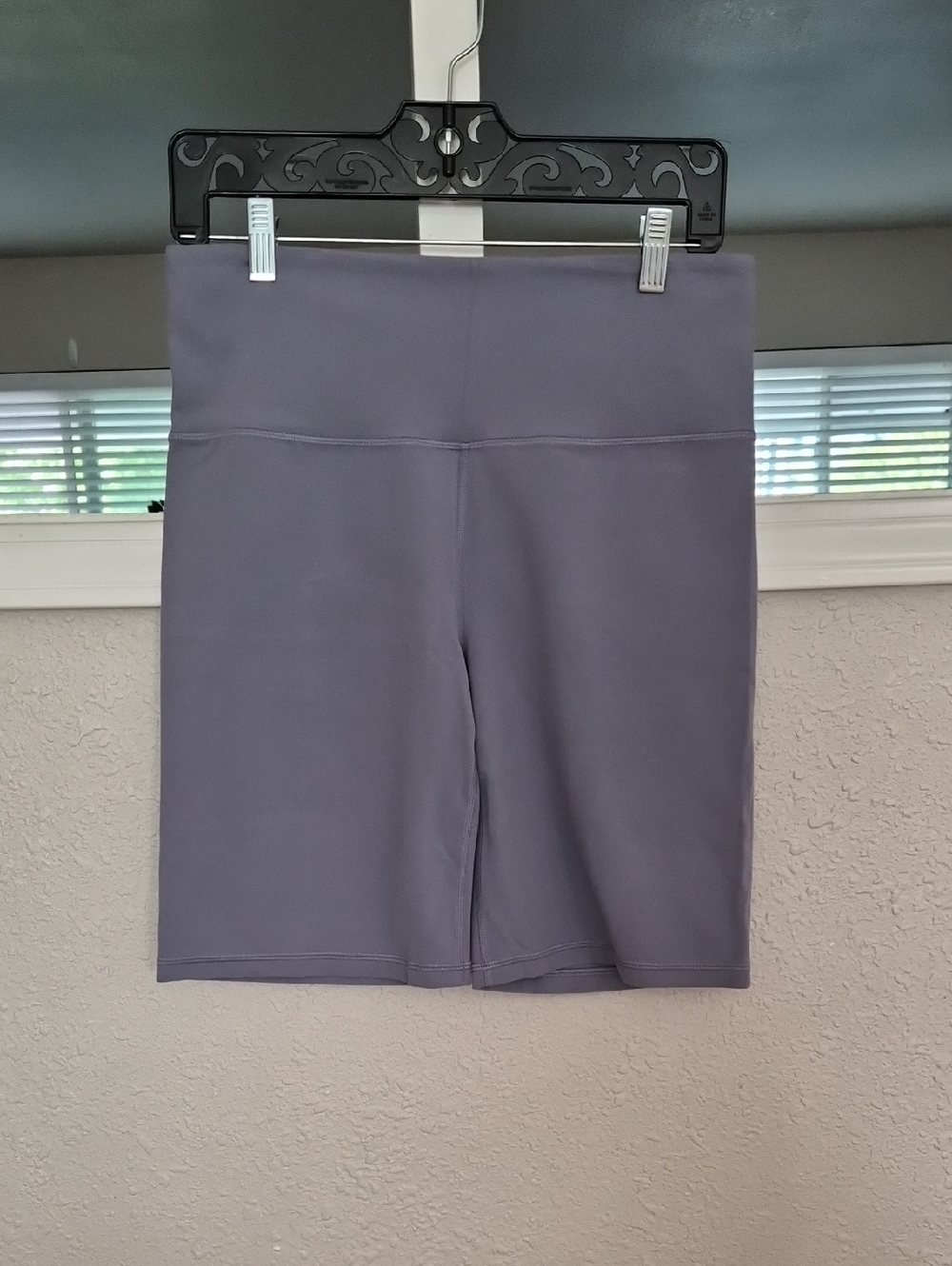 Athleta Lavender-Gray High-Rise Bike Shorts Sz. WOMEN'S L